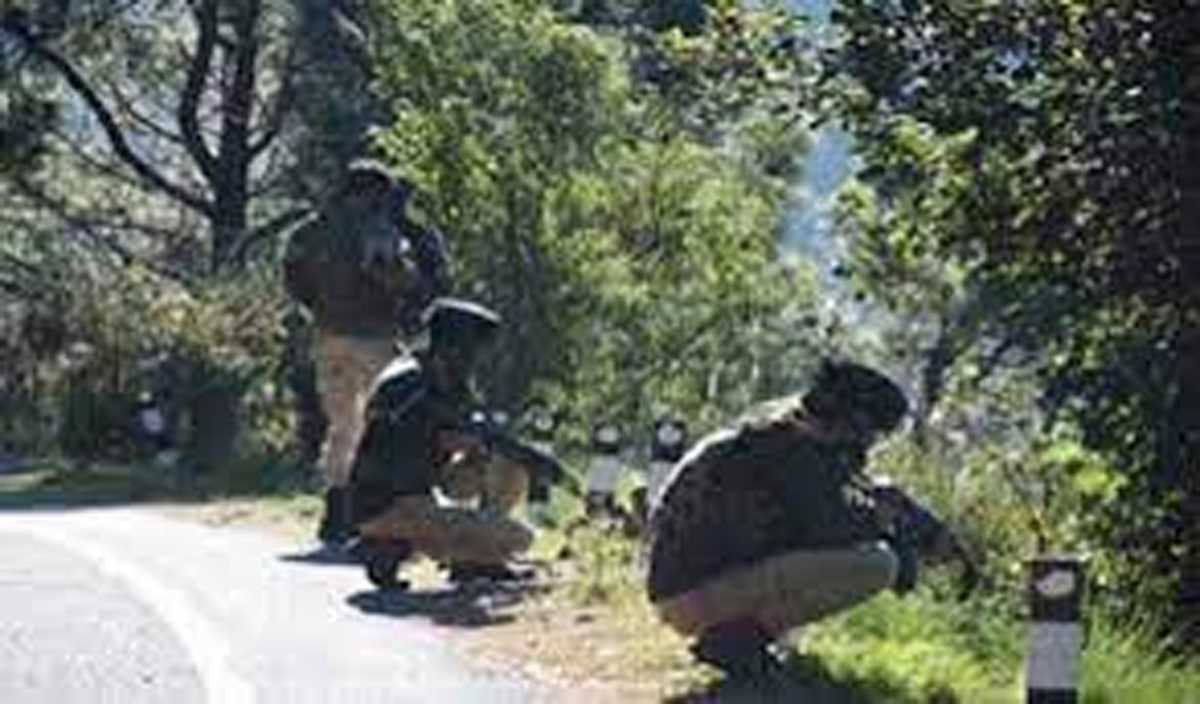 शोपियां में सुरक्षा बलों तथा आतंकवादियों के बीच मुठभेड़ शुरू